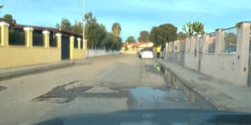 Capoterra, a La Maddalena spiaggia ingente perdita idrica da mesi