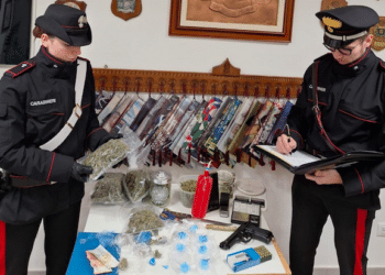 In casa oltre un kg di droga, una pistola e polvere da sparo: un arresto a Sestu