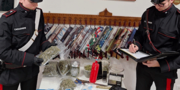 In casa oltre un kg di droga, una pistola e polvere da sparo: un arresto a Sestu