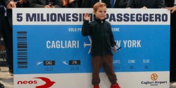Cagliari, è record: 5 milioni di passeggeri in aeroporto, il piccolo Gioele vince un viaggio a New York