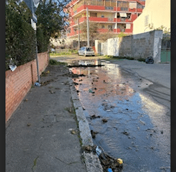 Maxi perdita idrica anche a Genneruxi, è una città colabrodo: “In via Belgrado un fiume in strada da giorni”