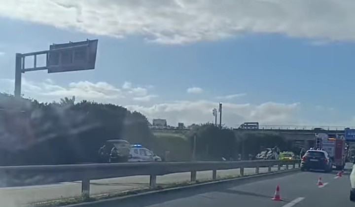 Ancora un grave incidente sulla statale 554: un’auto si ribalta nella carreggiata, momenti di paura