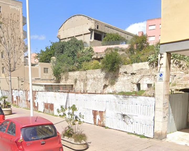 Cagliari, a Sant’Avendrace alberi e arbusti buttati giù: “Era il bellissimo giardino di pappagalli e ricci”