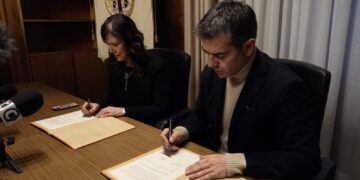 Cagliari, firmato l’accordo delle polemiche sul nuovo stadio: a Sant’Elia arrivano metro e nuove case