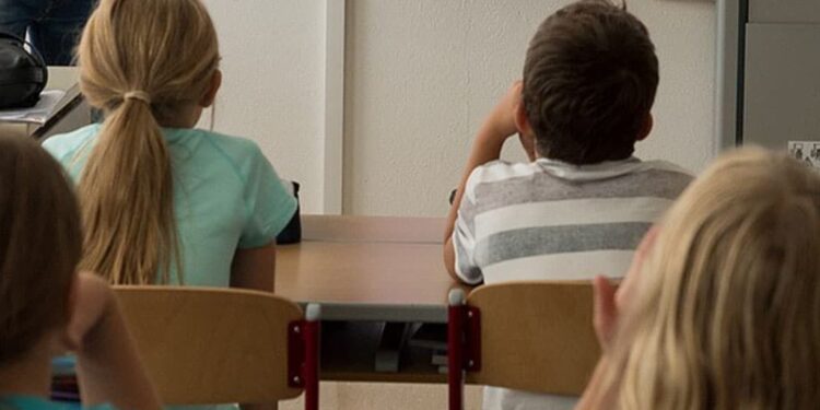 Bimbi al gelo a Selargius, i genitori scrivono al sindaco: “Riscaldamento ko, disagi agli studenti e ai docenti”