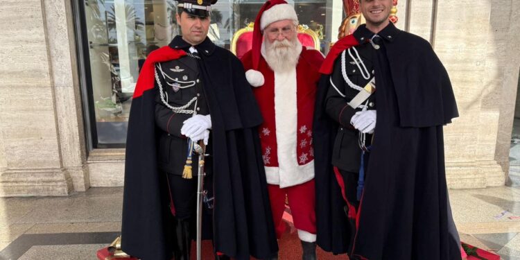 Immacolata speciale a Cagliari, i carabinieri incontrano i cittadini per strada: “Per noi un grande legame”