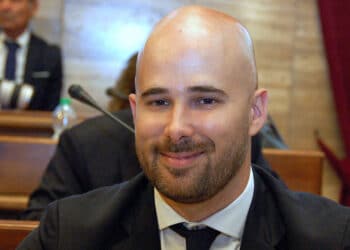 “Rubati zaino e tablet dalla macchina, a Cagliari problema sicurezza grande quanto una casa”