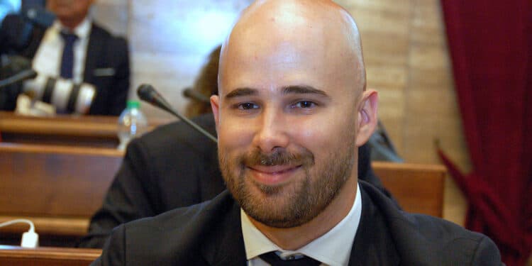 “Rubati zaino e tablet dalla macchina, a Cagliari problema sicurezza grande quanto una casa”