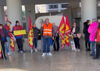 La lotta degli Operatori Socio Sanitari: in 50 senza certezze sul proprio futuro, a rischio l’assistenza ai pazienti