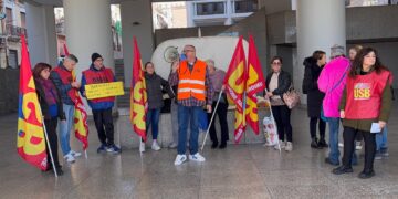 La lotta degli Operatori Socio Sanitari: in 50 senza certezze sul proprio futuro, a rischio l’assistenza ai pazienti