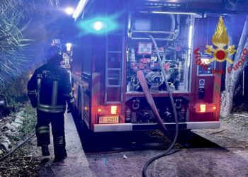 Cagliari, incendio in una cascina a Medau Su Cramu: tempestivo intervento dei Vigili del fuoco