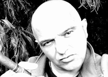 Elmas piange Gianluca Cara, storico giardiniere del Comune e grande amante dei pappagalli