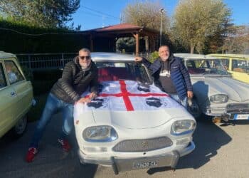 L’odissea di un sardo per portare la bandiera dei 4 mori al raduno nazionale “Citroen Amitalie
