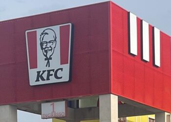 Cagliari, l’assalto dei fast food nel centro storico: il Kentucky apre nel Corso, selezione per i posti di lavoro