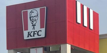 Cagliari, l’assalto dei fast food nel centro storico: il Kentucky apre nel Corso, selezione per i posti di lavoro