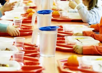 Ad Assemini pasti ristretti o serviti in maniera poco appetitosa, bagarre sulla mensa scolastica in Consiglio