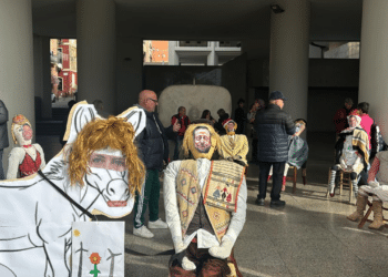 Flash mob del popolo di Pratobello e presepe a tema nel giorno del via libera alle aree idonee per l’eolico in Sardegna