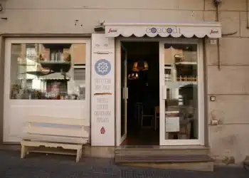 Cagliari, musica a palla e pure abusiva: stangata sul Coccodi a Stampace, niente tavolini all’esterno fino a San Valentino