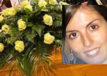 Silenzio e commozione a Elmas, migliaia di persone al funerale di Francesca
