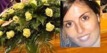 Silenzio e commozione a Elmas, migliaia di persone al funerale di Francesca