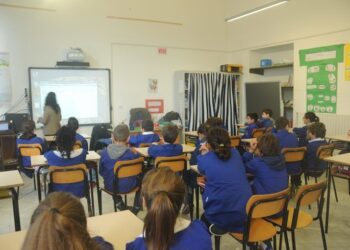 Assemini, bimbi al gelo durante le ore di lezione