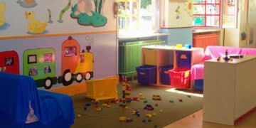 Ladri all’asilo a Sassari: cercano soldi, fuggono con un bottino di pannolini e merendine