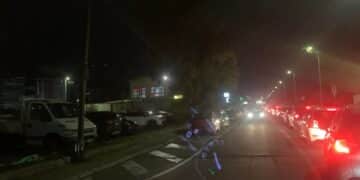 Delirio a Cagliari, auto in panne in via Mercalli: “Sequestrati per 30 minuti. Un ingorgo”