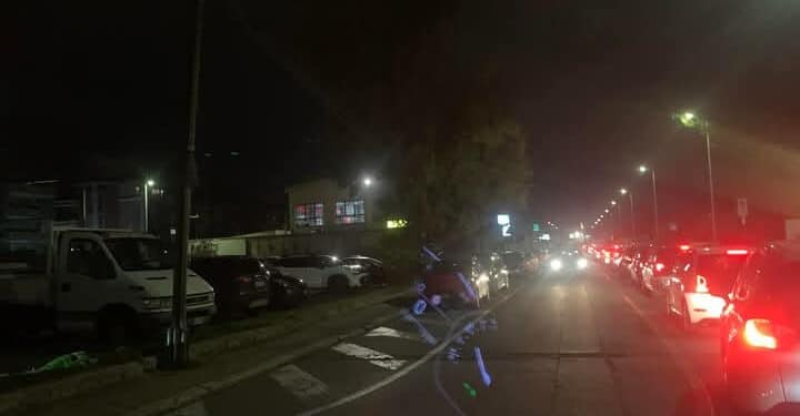 Delirio a Cagliari, auto in panne in via Mercalli: “Sequestrati per 30 minuti. Un ingorgo”