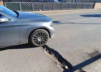 Voragine sul ponte San Pietro a Sestu, situazione “sempre più critica per i veicoli che vi transitano”