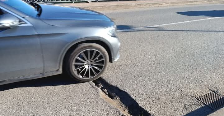 Voragine sul ponte San Pietro a Sestu, situazione “sempre più critica per i veicoli che vi transitano”
