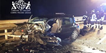 Cagliari, terribile scontro nella notte sull’Asse mediano: due feriti in codice rosso
