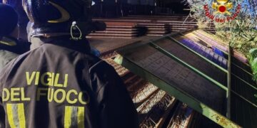 Operaio schiacciato da un cancello a San Sperate, i soccorsi nella notte