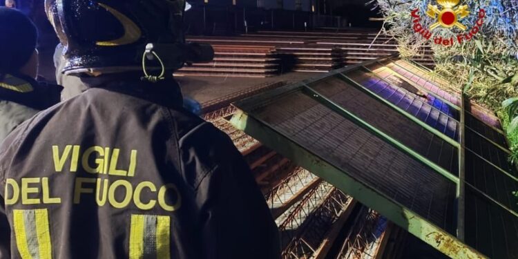 Operaio schiacciato da un cancello a San Sperate, i soccorsi nella notte