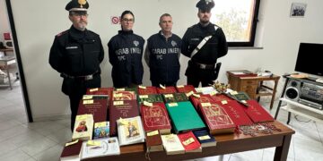 Furto di libri, statue e oggetti sacri a Sant’Antioco: denunciato un cagliaritano