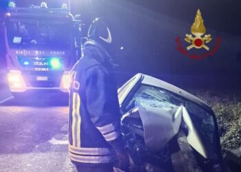 Esce di strada con l’auto a San Giovanni Suergiu, donna ferita in ospedale