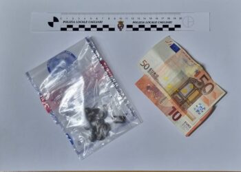 Spaccio in piazza del Carmine a Cagliari: denunciato un senegalese, ferito un poliziotto