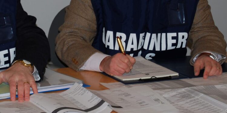 Blitz dei Nas in due ristoranti a Cagliari: gravi irregolarità, accumuli di sporcizia e rischio contaminazione