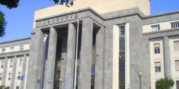 Cagliari, incubo finito per una giovane madre: assolta dall’accusa di maltrattare le sue figlie