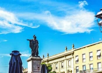 Cagliari, Farris chiede la rimozione della statua di Carlo Felice: “Non rappresenta i valori democratici su cui si fonda la Repubblica”