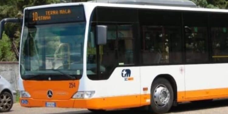Cagliari, lo strano disservizio dei bus Ctm: “Spesso gli autisti passano dritti e lasciano i passeggeri a terra”