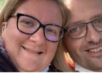 Auto finisce contro una colonnina del gas: morti due coniugi