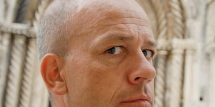 Fotografo e docente precipita per 50 metri e muore durante un’escursione