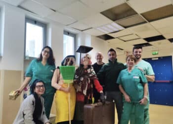 Cagliari, da volontarie del 118 a Befane per un giorno: in corsia per distribuire doni e calze ai piccoli pazienti del Microcitemico