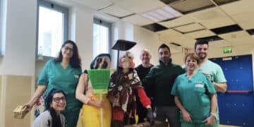 Cagliari, da volontarie del 118 a Befane per un giorno: in corsia per distribuire doni e calze ai piccoli pazienti del Microcitemico