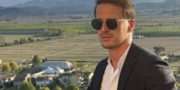 Lastra di metallo lo travolge mentre è alla guida: muore un medico di 38 anni