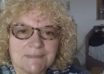 Uccide la madre a coltellate: si indaga sul movente economico