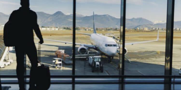 Sardegna sempre più isolata, volano i prezzi di aerei e pacchetti vacanza: viaggiare è sempre più un lusso