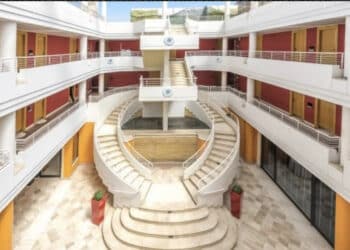 Cagliari, lo storico Caesar’s Hotel all’asta per 5 milioni: rischio chiusura per un’icona cittadina