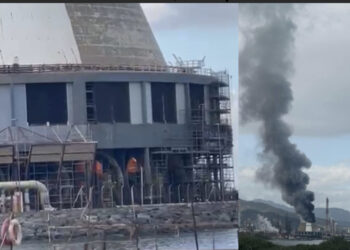 Sarroch, incendio nella zona industriale, al lavoro le squadre per contenere le fiamme