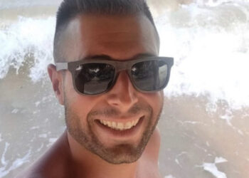 Spara al figlio e lo uccide durante una lite: “Ci stava aggredendo”